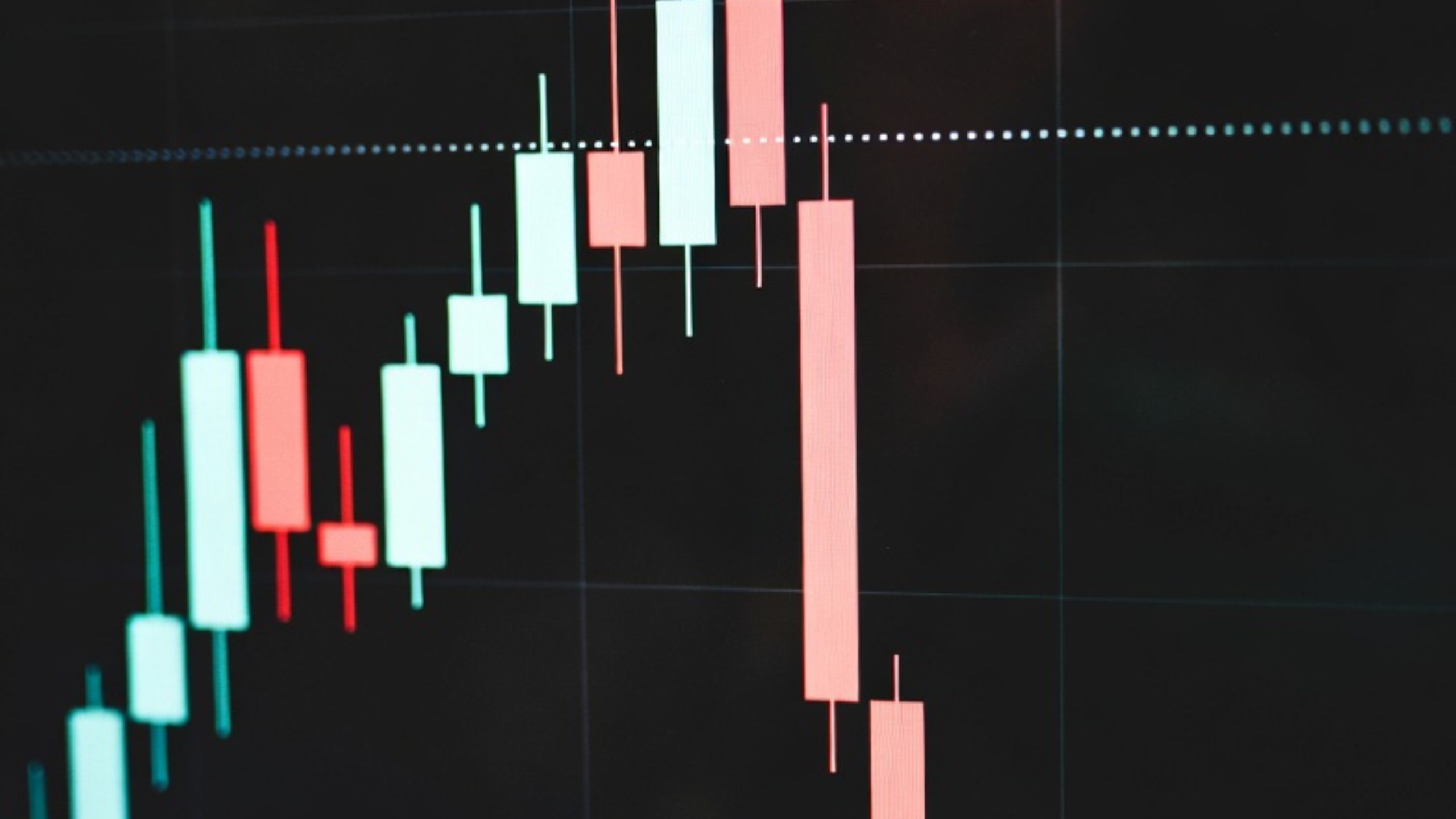 แท่งเทียนกลับตัวคืออะไร? คู่มือฉบับสมบูรณ์สำหรับเทรดเดอร์มือใหม่
